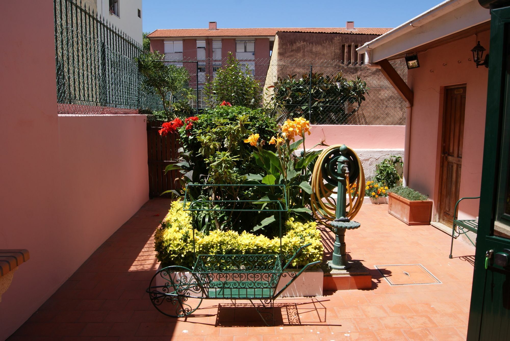 House Center - With Garage Vakantiehuis